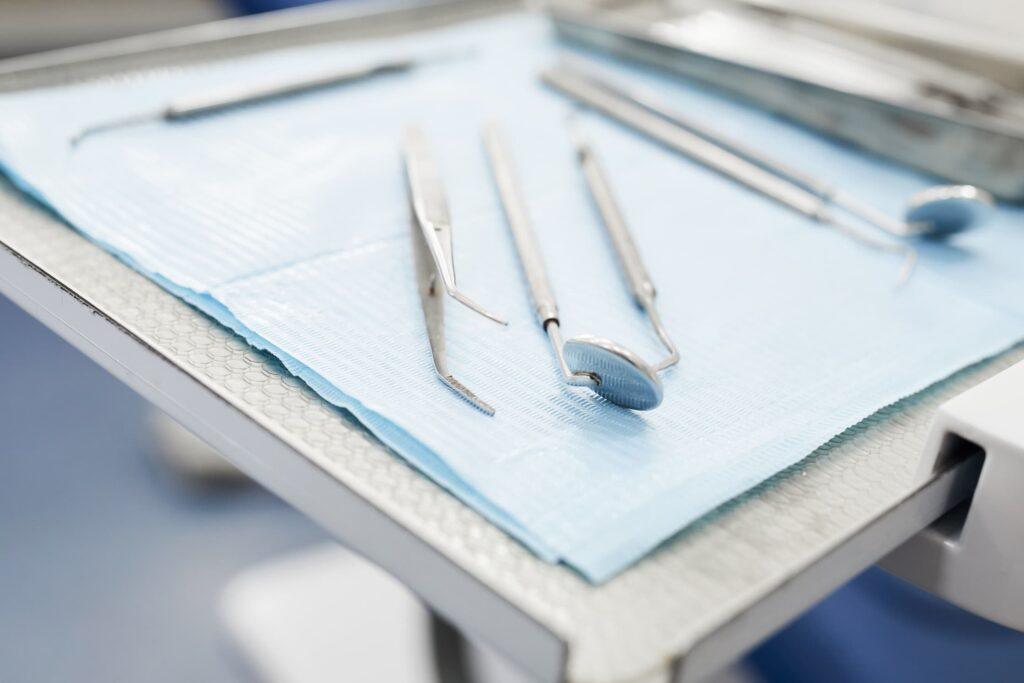 Implants dentals a Girona